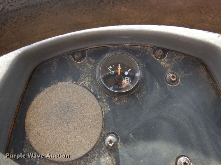 image for item DO1446 2005 Caterpillar CS-563E  single drum vibratory roller