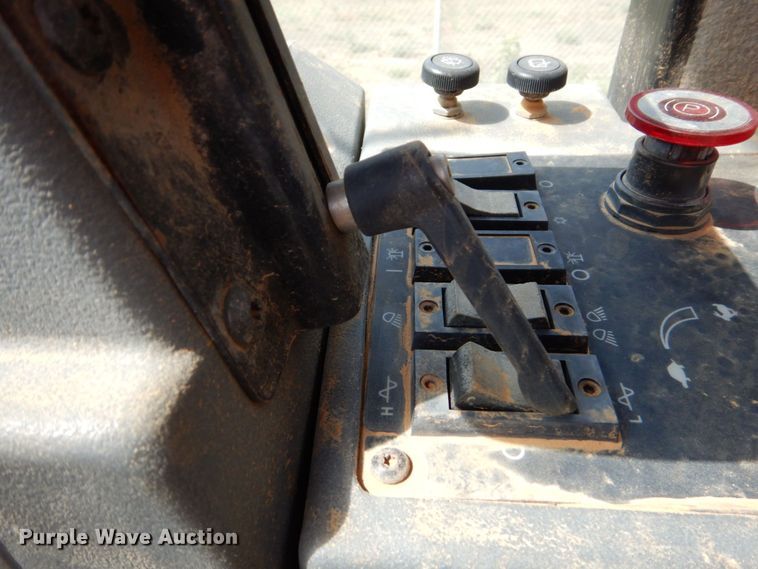 image for item DO1446 2005 Caterpillar CS-563E  single drum vibratory roller