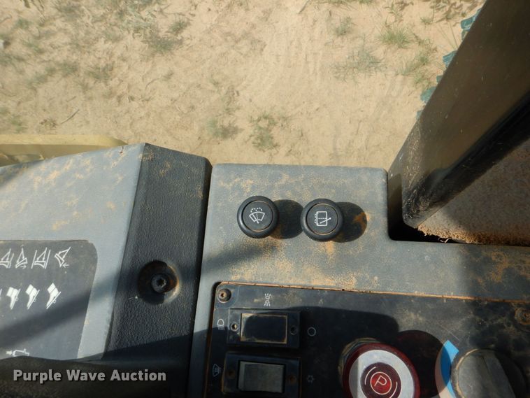 image for item DO1446 2005 Caterpillar CS-563E  single drum vibratory roller