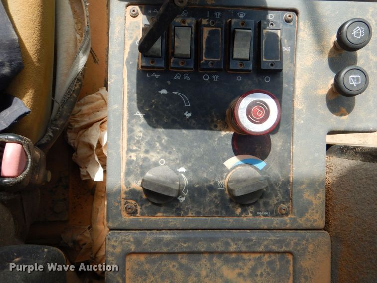 image for item DO1446 2005 Caterpillar CS-563E  single drum vibratory roller