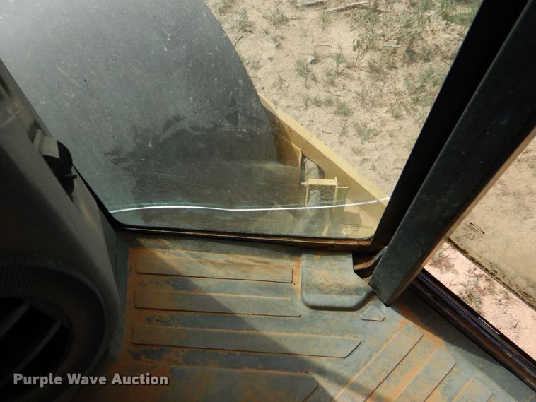 image for item DO1446 2005 Caterpillar CS-563E  single drum vibratory roller