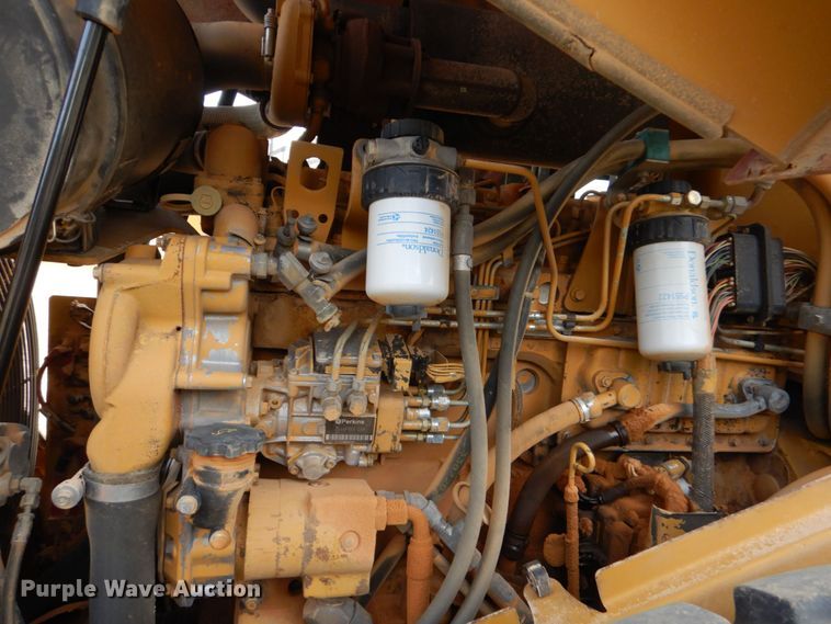 image for item DO1446 2005 Caterpillar CS-563E  single drum vibratory roller