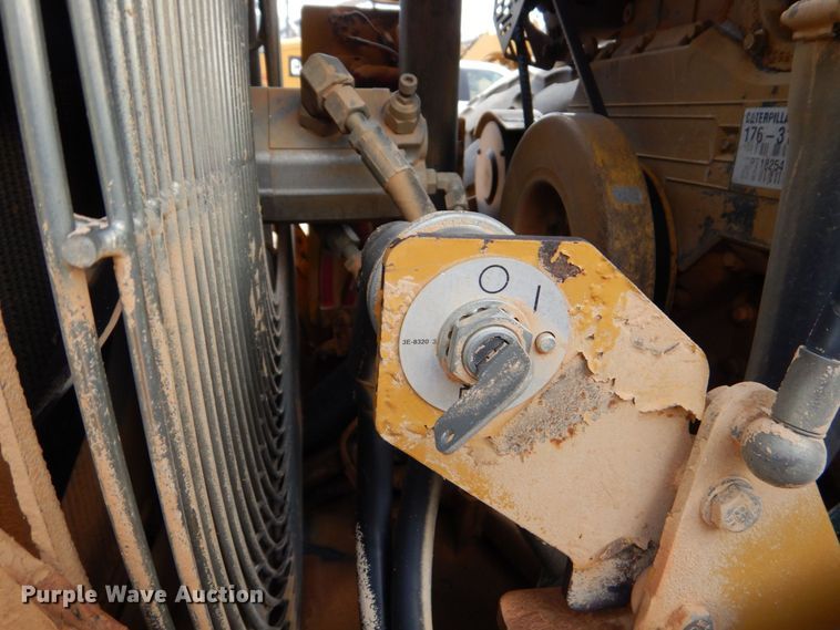 image for item DO1446 2005 Caterpillar CS-563E  single drum vibratory roller