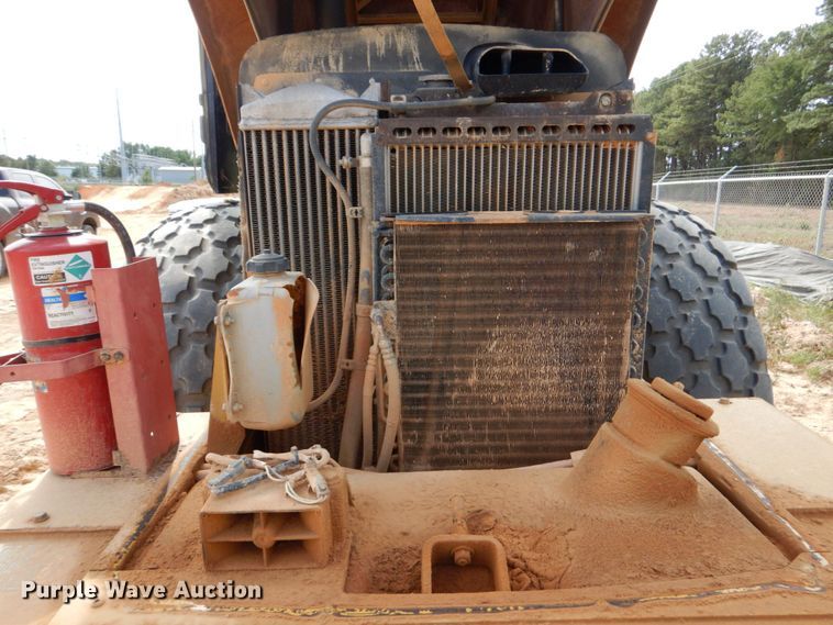 image for item DO1446 2005 Caterpillar CS-563E  single drum vibratory roller