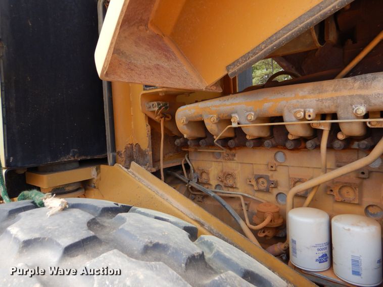 image for item DO1446 2005 Caterpillar CS-563E  single drum vibratory roller