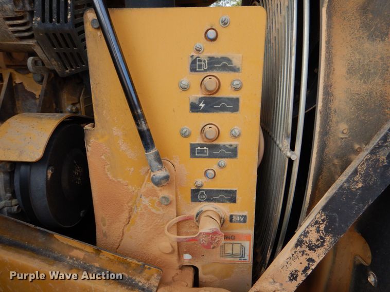 image for item DO1446 2005 Caterpillar CS-563E  single drum vibratory roller