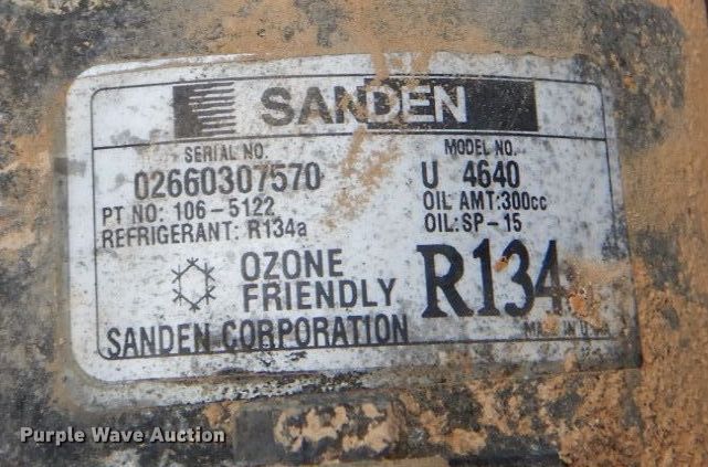 image for item DO1446 2005 Caterpillar CS-563E  single drum vibratory roller