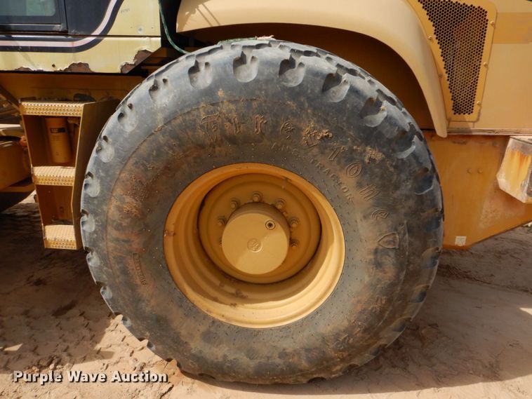 image for item DO1446 2005 Caterpillar CS-563E  single drum vibratory roller