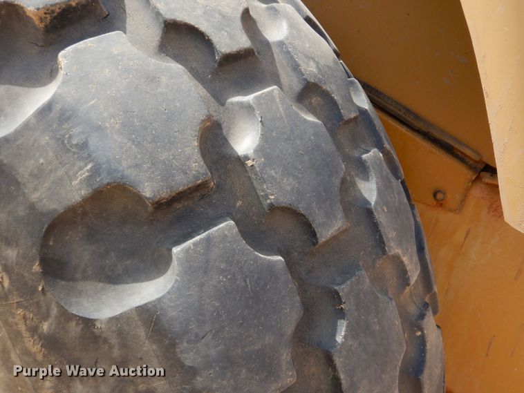 image for item DO1446 2005 Caterpillar CS-563E  single drum vibratory roller