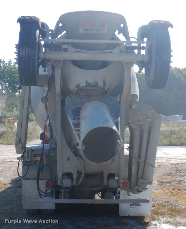 image for item DP0308 2000 International 5500i  ready mix truck