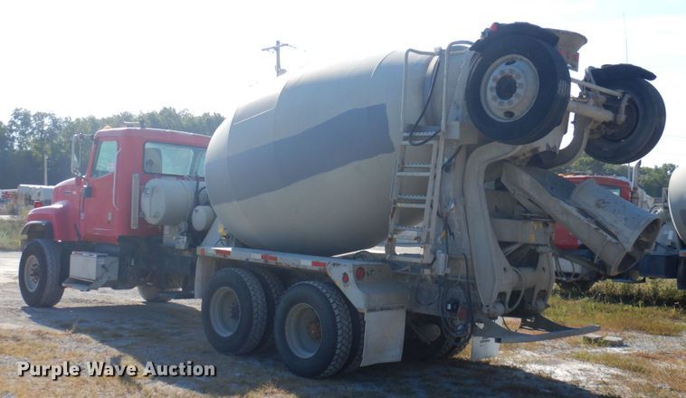 image for item DP0308 2000 International 5500i  ready mix truck