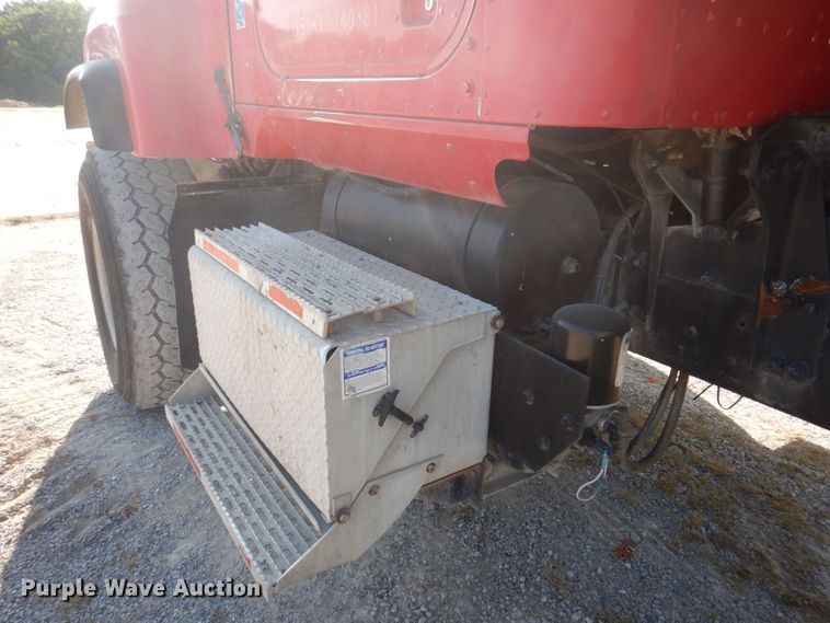 image for item DP0308 2000 International 5500i  ready mix truck