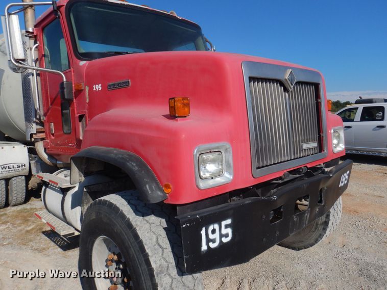 image for item DP0308 2000 International 5500i  ready mix truck