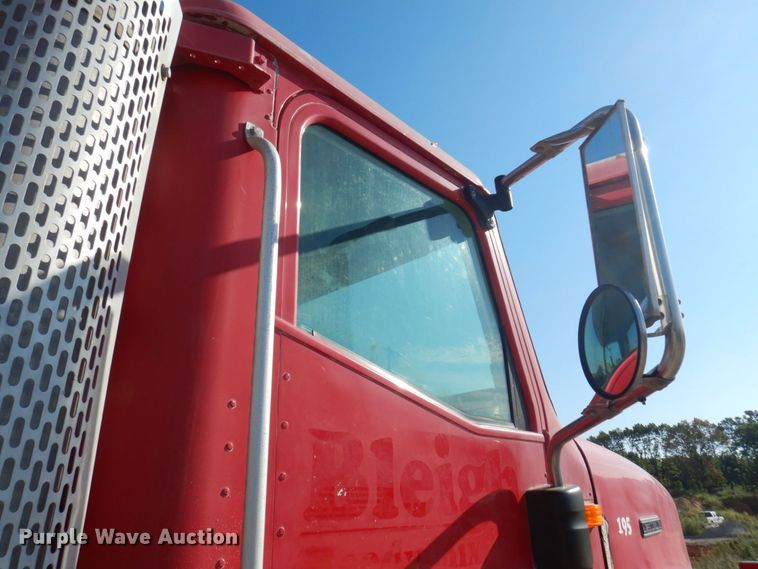 image for item DP0308 2000 International 5500i  ready mix truck