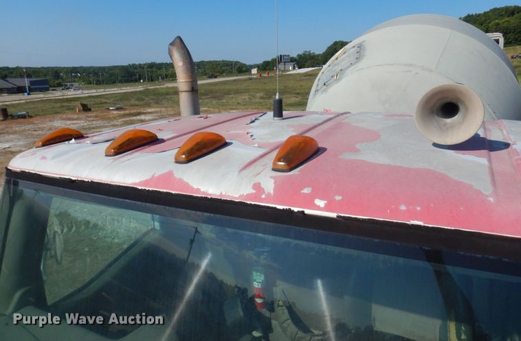 image for item DP0308 2000 International 5500i  ready mix truck