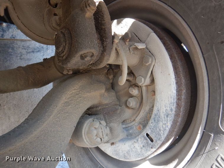 image for item DP0308 2000 International 5500i  ready mix truck