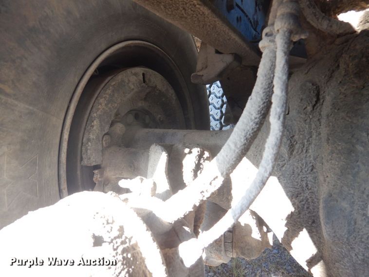 image for item DP0308 2000 International 5500i  ready mix truck