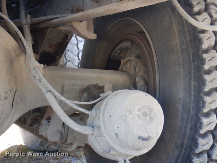 image for item DP0308 2000 International 5500i  ready mix truck