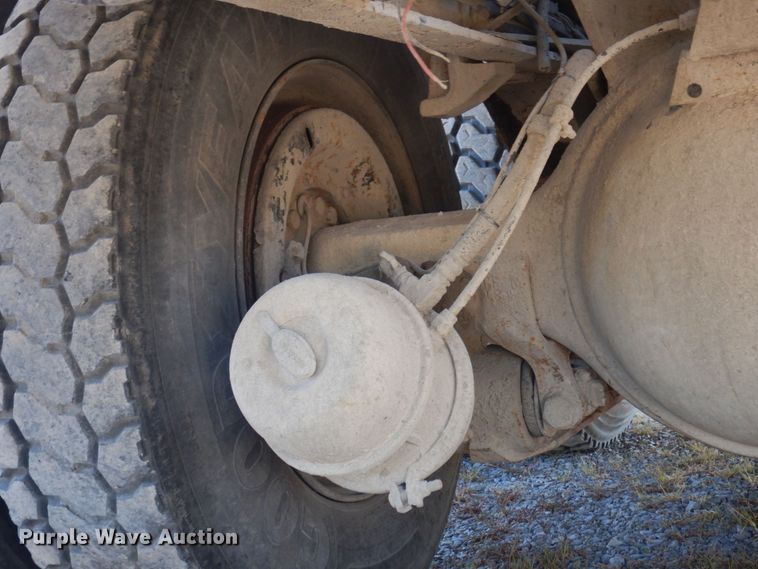 image for item DP0308 2000 International 5500i  ready mix truck