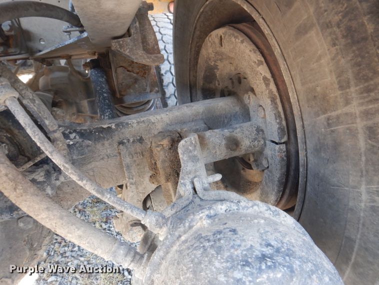 image for item DP0308 2000 International 5500i  ready mix truck