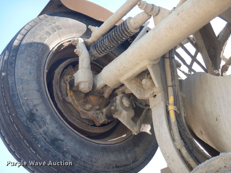 image for item DP0308 2000 International 5500i  ready mix truck