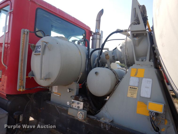 image for item DP0308 2000 International 5500i  ready mix truck