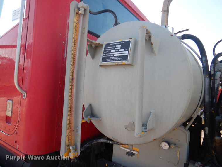 image for item DP0308 2000 International 5500i  ready mix truck