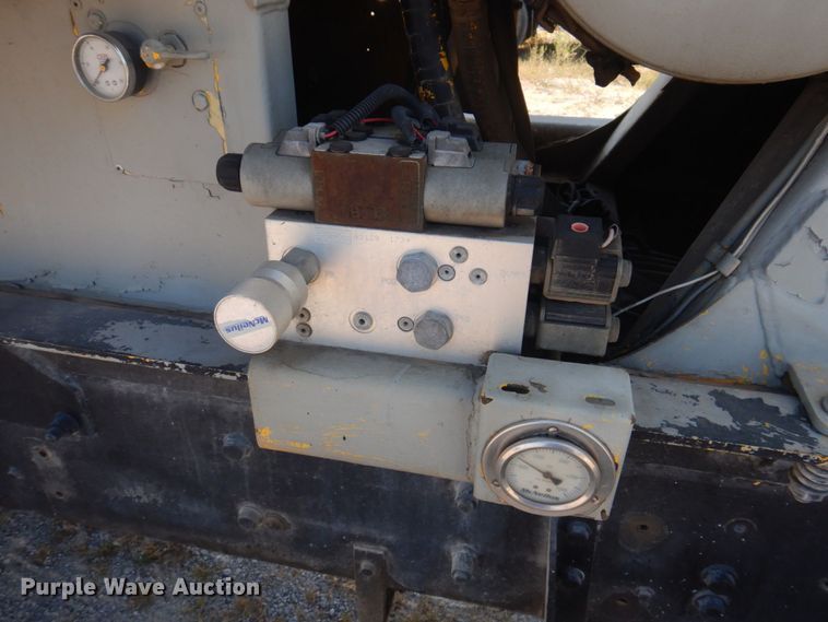 image for item DP0308 2000 International 5500i  ready mix truck