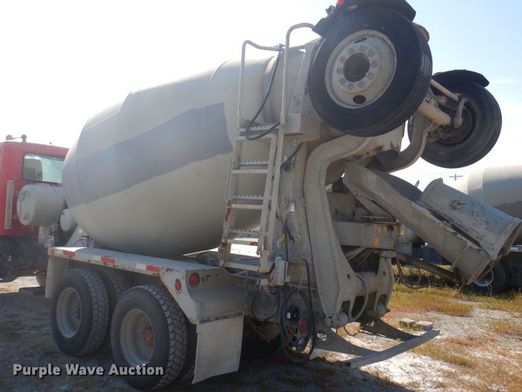 image for item DP0308 2000 International 5500i  ready mix truck