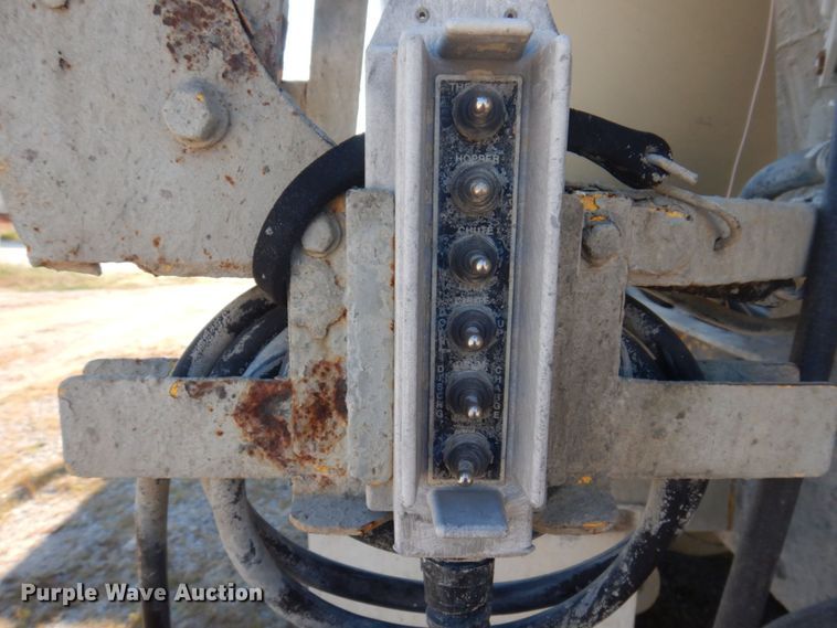 image for item DP0308 2000 International 5500i  ready mix truck