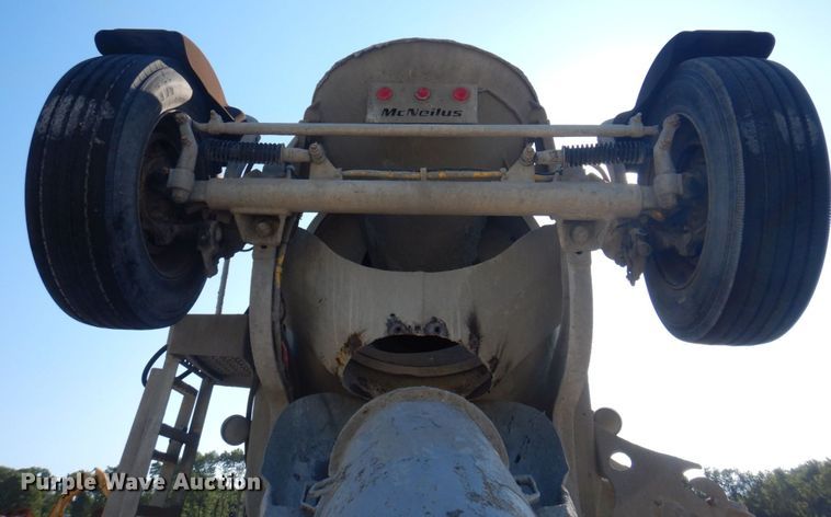 image for item DP0308 2000 International 5500i  ready mix truck