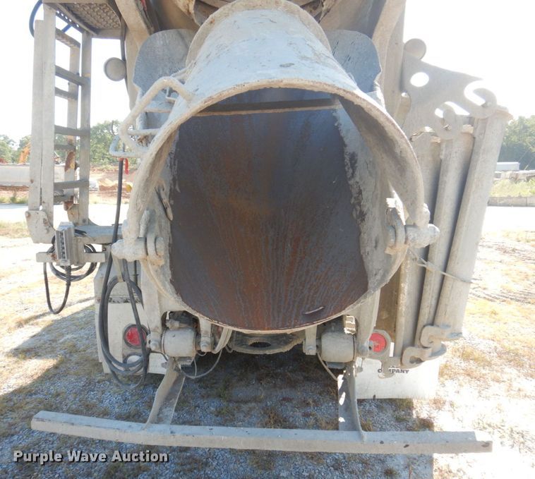 image for item DP0308 2000 International 5500i  ready mix truck