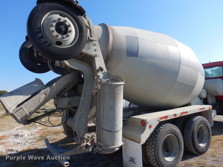 image for item DP0308 2000 International 5500i  ready mix truck