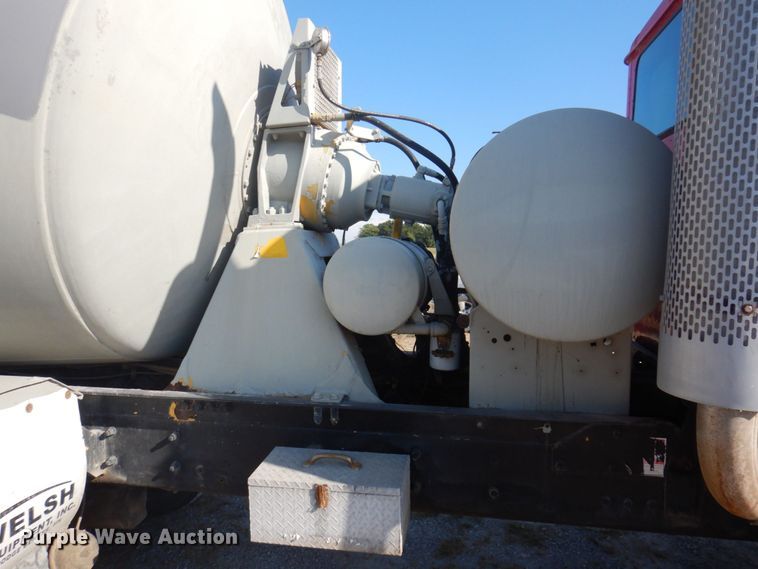 image for item DP0308 2000 International 5500i  ready mix truck