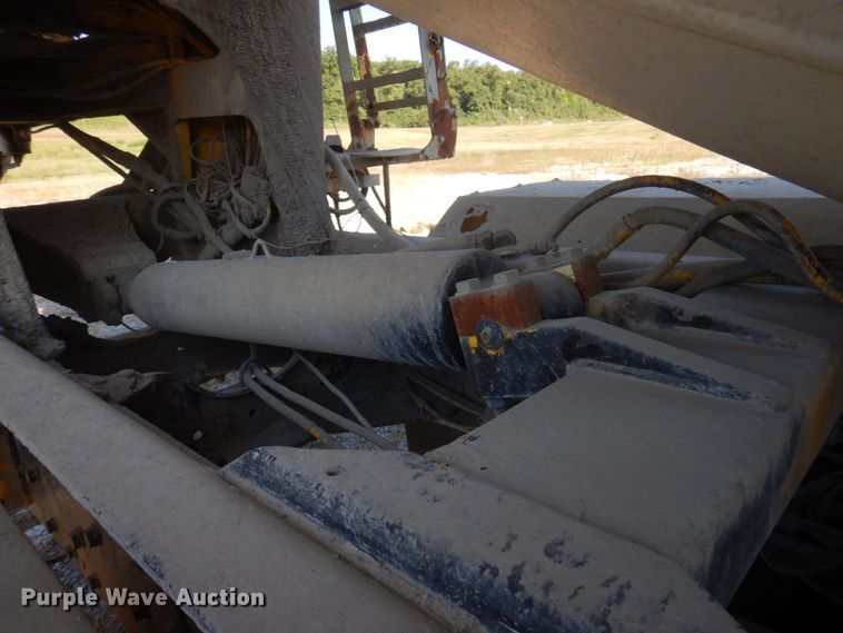 image for item DP0308 2000 International 5500i  ready mix truck