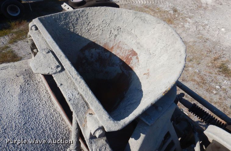 image for item DP0308 2000 International 5500i  ready mix truck