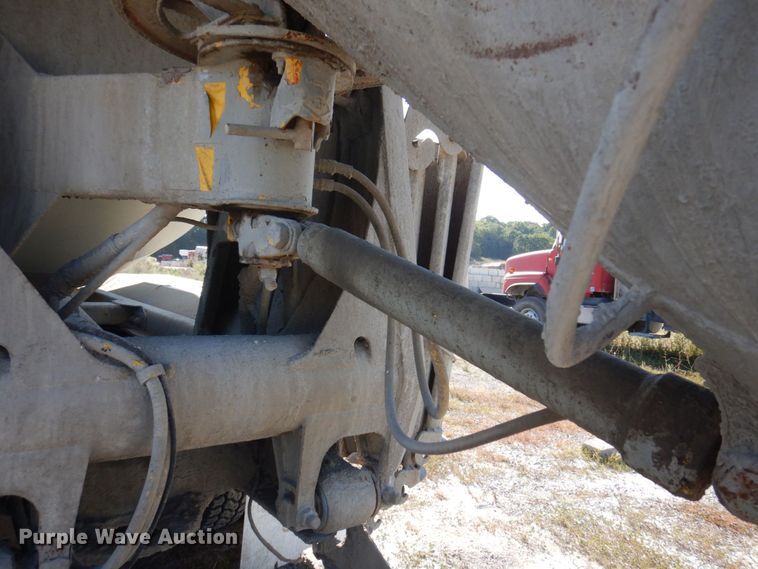 image for item DP0308 2000 International 5500i  ready mix truck