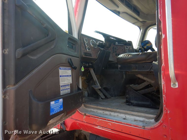 image for item DP0308 2000 International 5500i  ready mix truck