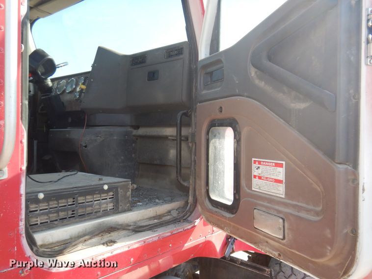 image for item DP0308 2000 International 5500i  ready mix truck