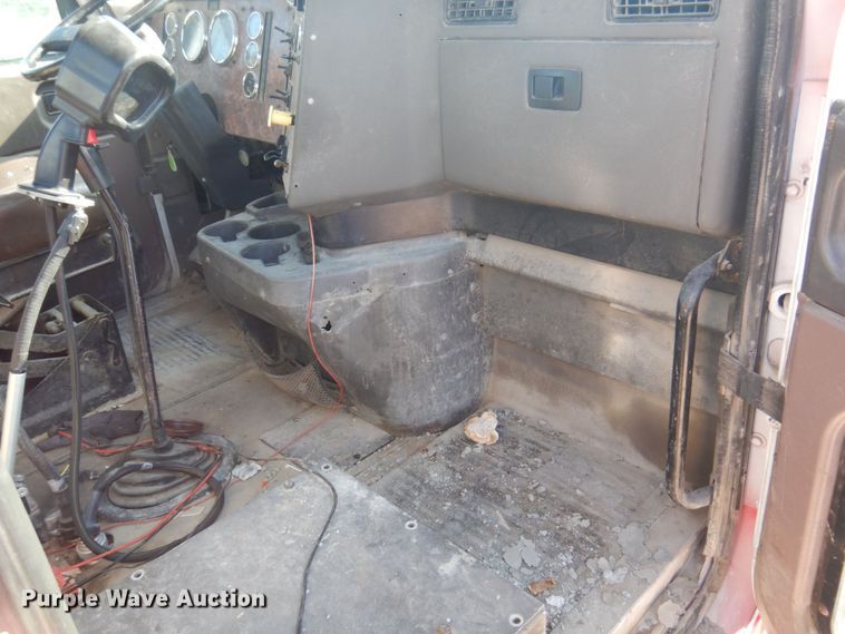 image for item DP0308 2000 International 5500i  ready mix truck