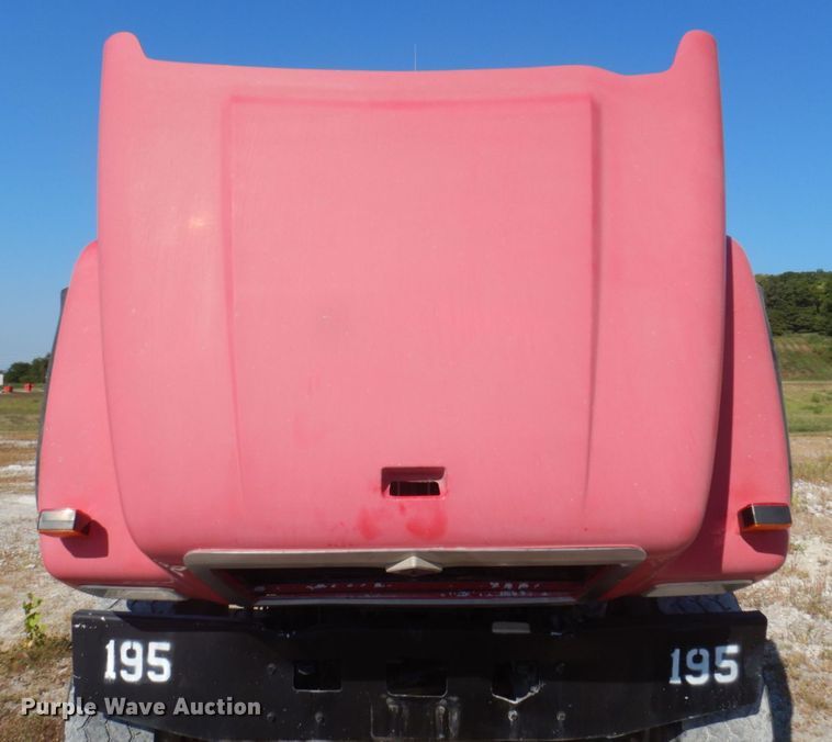 image for item DP0308 2000 International 5500i  ready mix truck