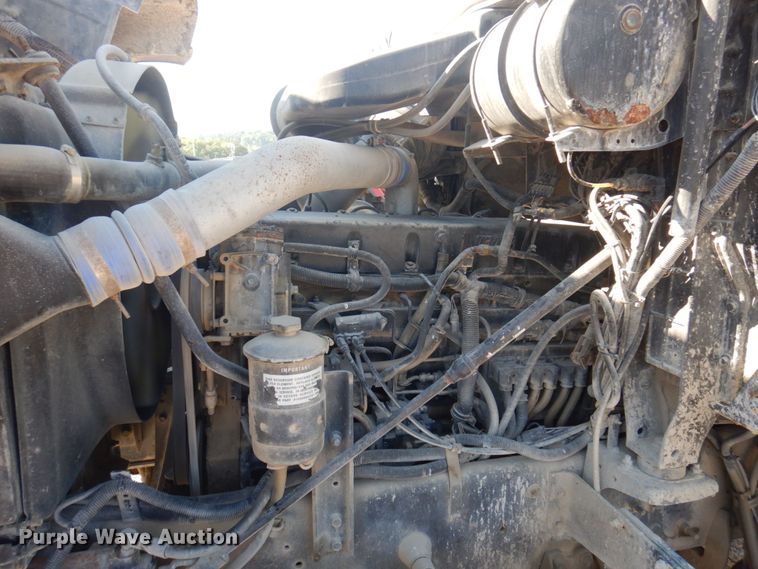 image for item DP0308 2000 International 5500i  ready mix truck