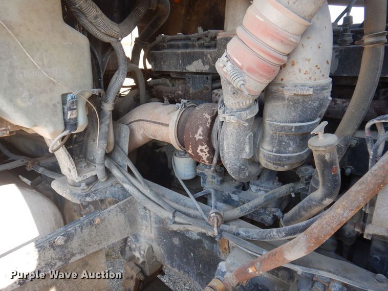 image for item DP0308 2000 International 5500i  ready mix truck