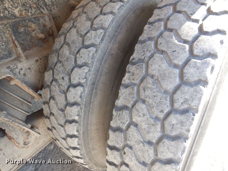 image for item DP0308 2000 International 5500i  ready mix truck