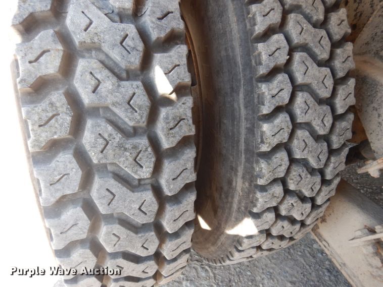 image for item DP0308 2000 International 5500i  ready mix truck