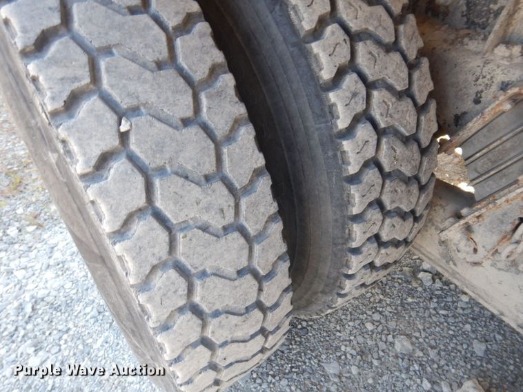 image for item DP0308 2000 International 5500i  ready mix truck