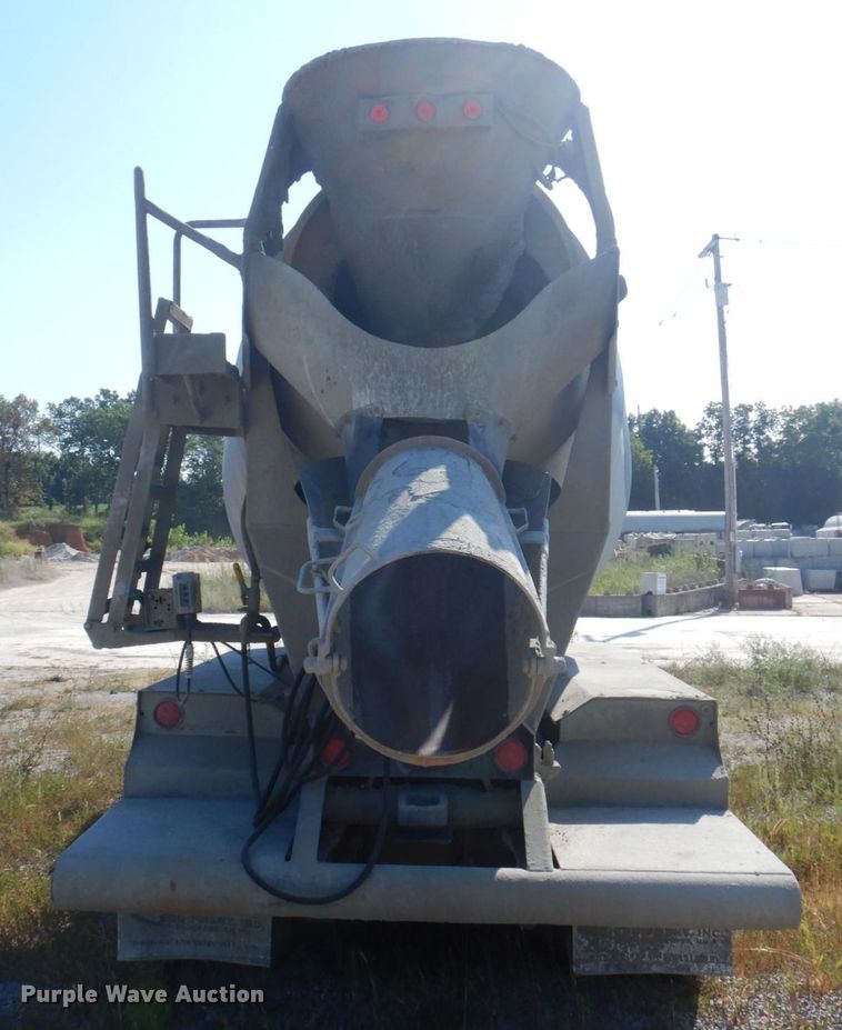 image for item DP0309 2004 International 5600i  ready mix truck