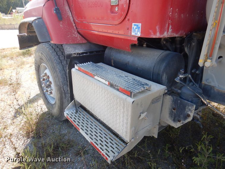 image for item DP0309 2004 International 5600i  ready mix truck