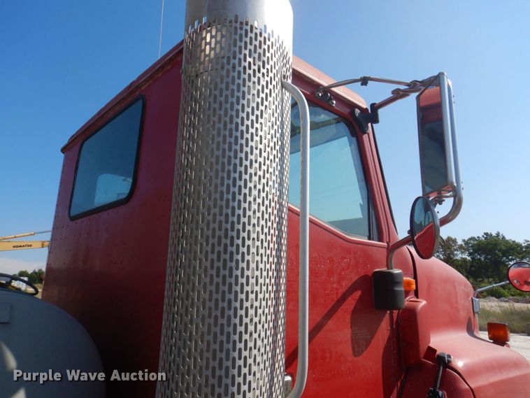 image for item DP0309 2004 International 5600i  ready mix truck