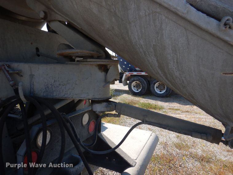 image for item DP0309 2004 International 5600i  ready mix truck